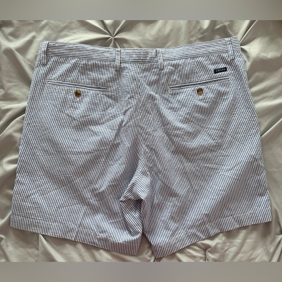 Chaps Blue and White Striped Seersucker Shorts 100% Cotton Size 40 9” Inseam - Picture 3 of 4